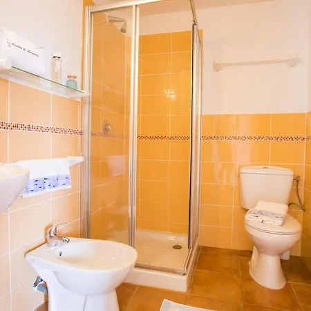 6 People With Air Conditioning And 2 Bathrooms, Near Porto Vecchio